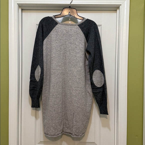 Max Studio - 2 Ply Gray Cashmere Sweater with Elbow Patches - size XL - Picture 2 of 4